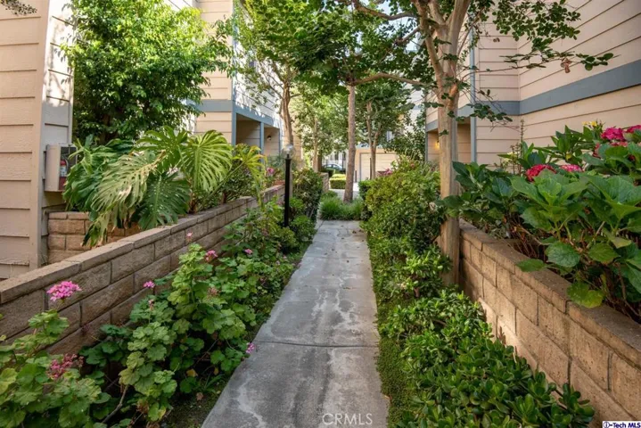 701 E Harvard Street 13, Glendale, California 91205