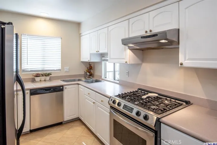 701 E Harvard Street 13, Glendale, California 91205