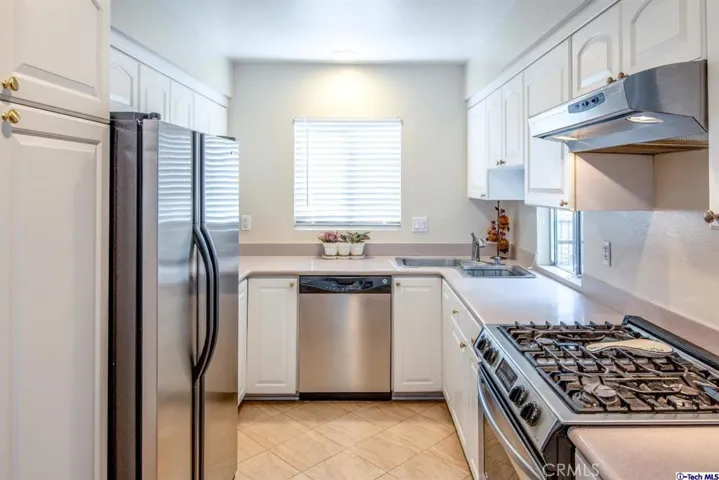 701 E Harvard Street 13, Glendale, California 91205