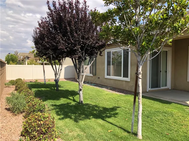 19470 Lincoln Green Street, Apple Valley, California 92308