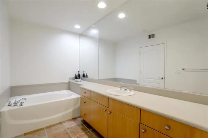 130 E San Fernando Street 325, San Jose, California 95112