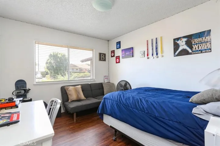 Second bedroom.