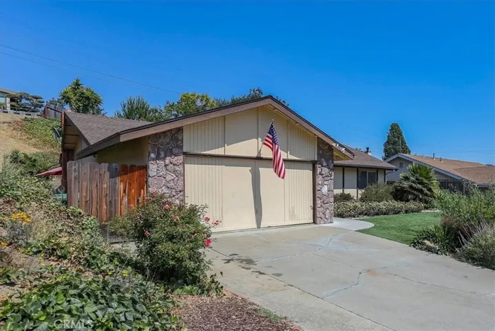 Synthetic front lawn stays green without water!