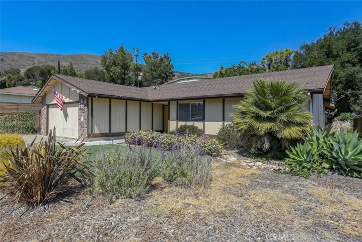 Low maintenance front yard.
