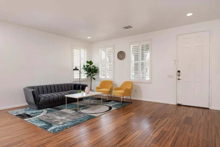 37264bosleystreet-lr-4