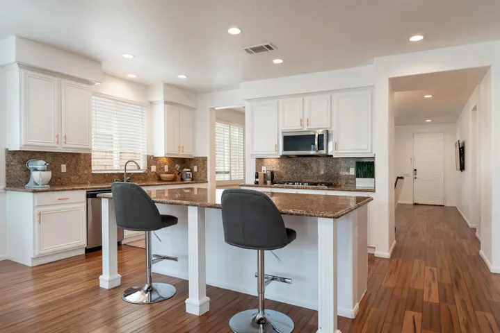 37264bosleystreet-lr-7