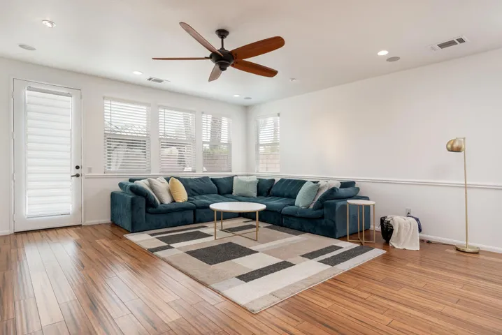 37264bosleystreet-lr-11