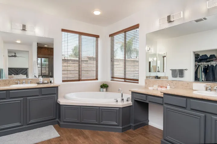 37264bosleystreet-lr-25