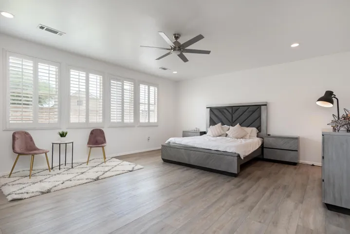 37264bosleystreet-lr-22