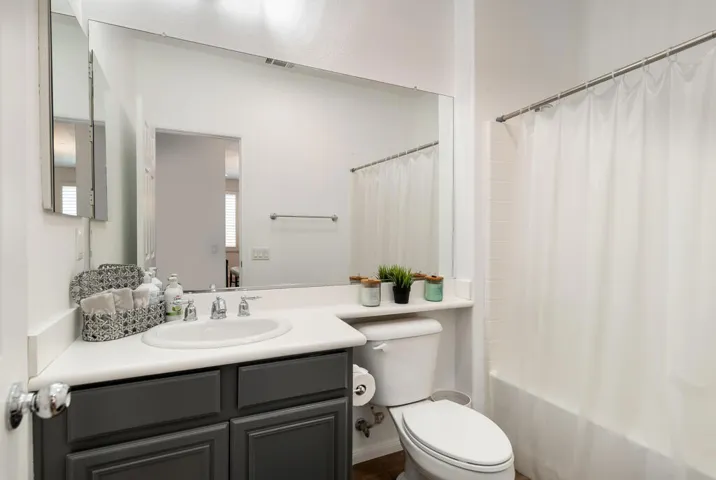 37264bosleystreet-lr-30