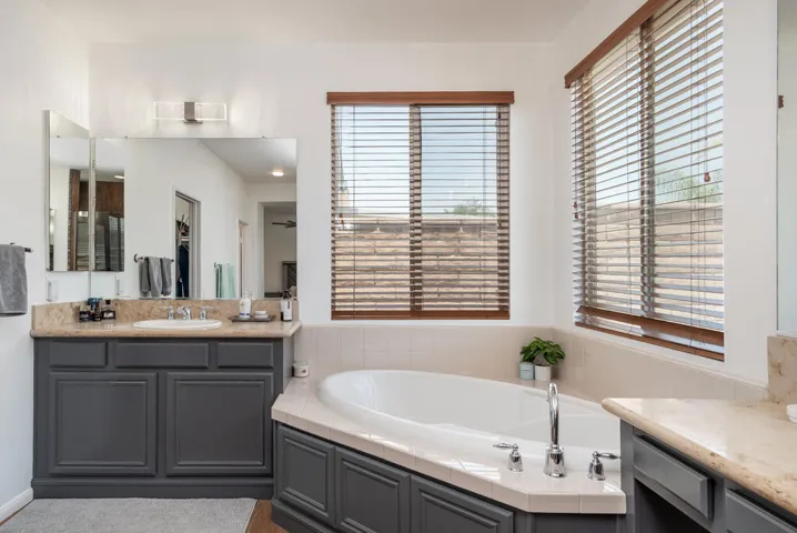 37264bosleystreet-lr-27