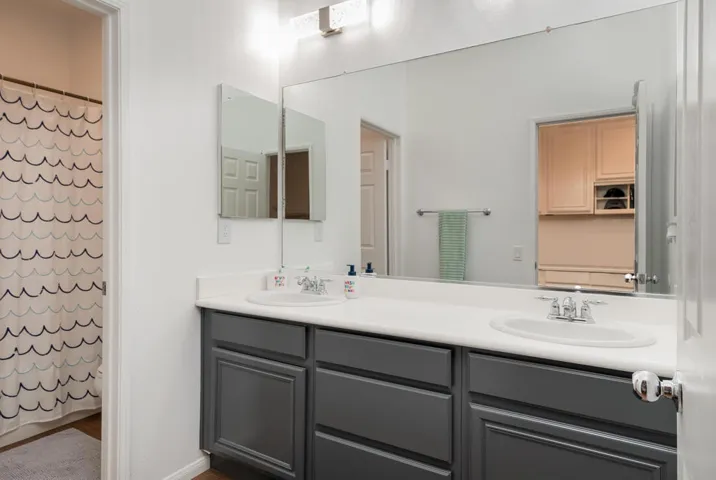 37264bosleystreet-lr-12