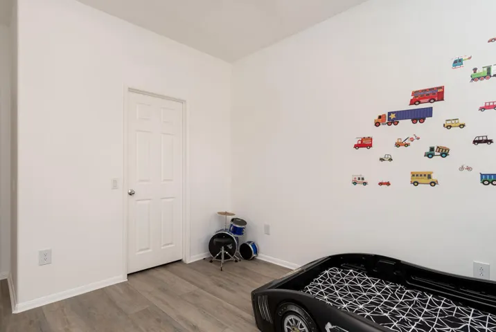 37264bosleystreet-lr-19