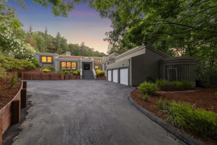 12195 Altamont Court, Los Altos Hills, California 94022