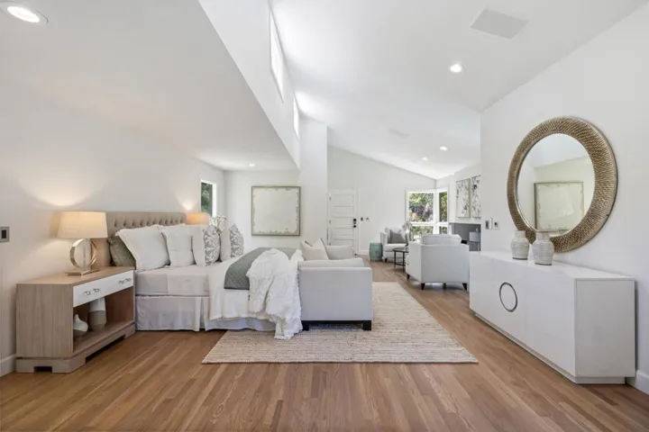 12195 Altamont Court, Los Altos Hills, California 94022
