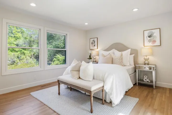 12195 Altamont Court, Los Altos Hills, California 94022