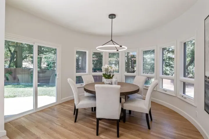 12195 Altamont Court, Los Altos Hills, California 94022