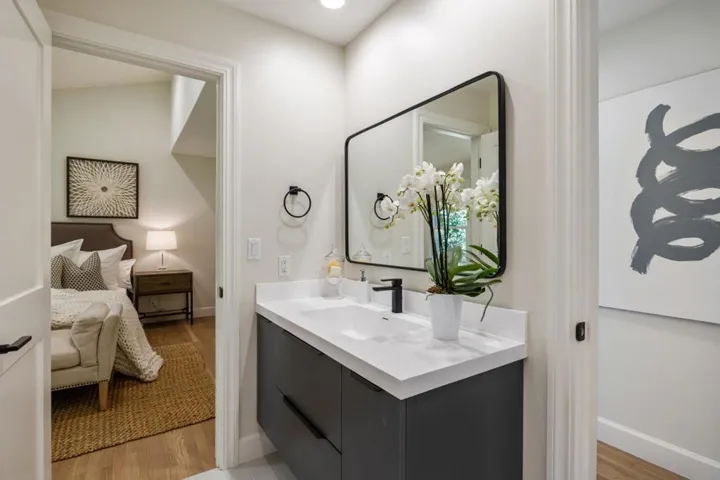 12195 Altamont Court, Los Altos Hills, California 94022