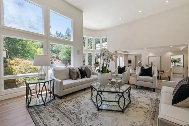 12195 Altamont Court, Los Altos Hills, California 94022