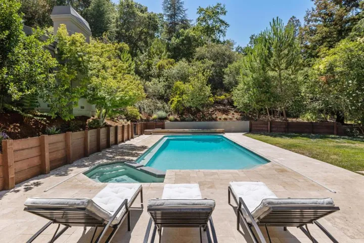 12195 Altamont Court, Los Altos Hills, California 94022