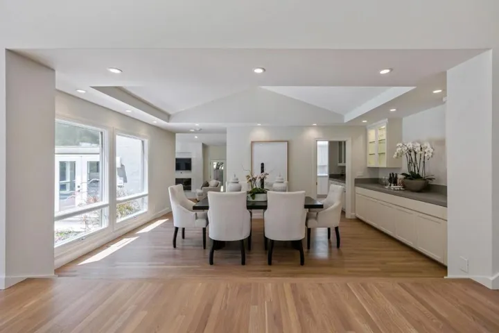 12195 Altamont Court, Los Altos Hills, California 94022