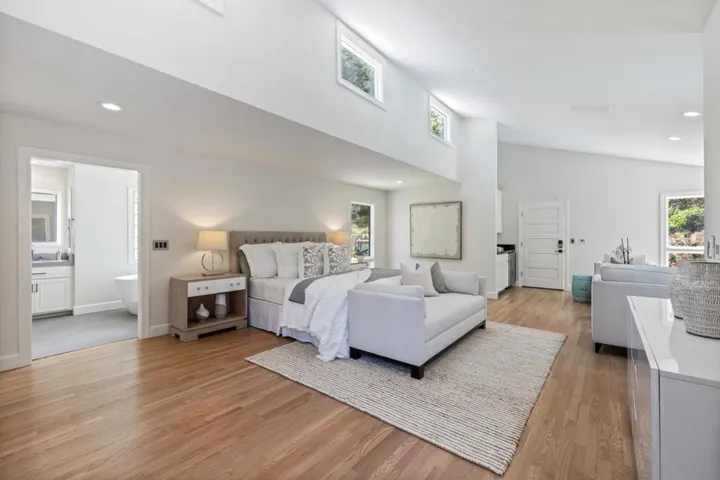 12195 Altamont Court, Los Altos Hills, California 94022