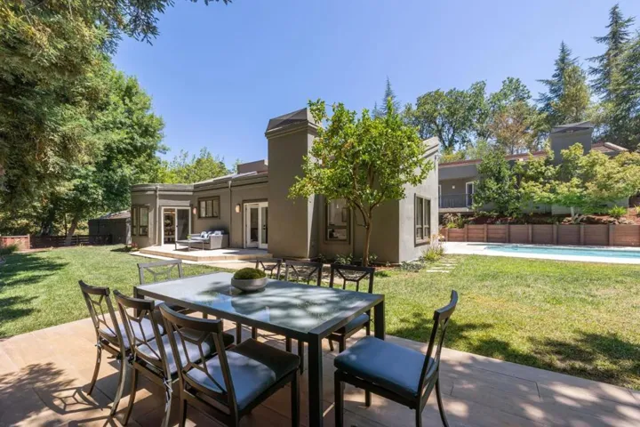 12195 Altamont Court, Los Altos Hills, California 94022