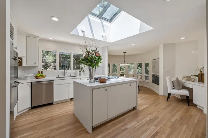 12195 Altamont Court, Los Altos Hills, California 94022