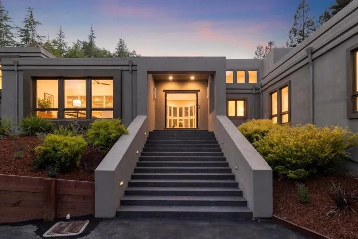 12195 Altamont Court, Los Altos Hills, California 94022