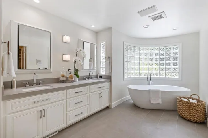 12195 Altamont Court, Los Altos Hills, California 94022
