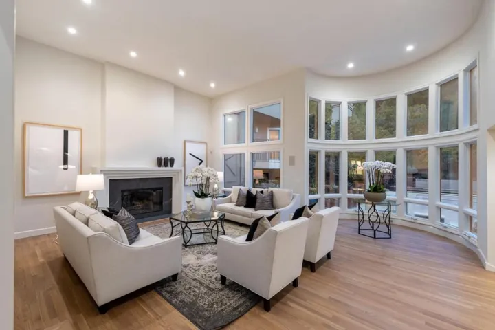 12195 Altamont Court, Los Altos Hills, California 94022