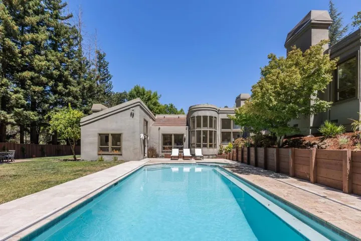 12195 Altamont Court, Los Altos Hills, California 94022