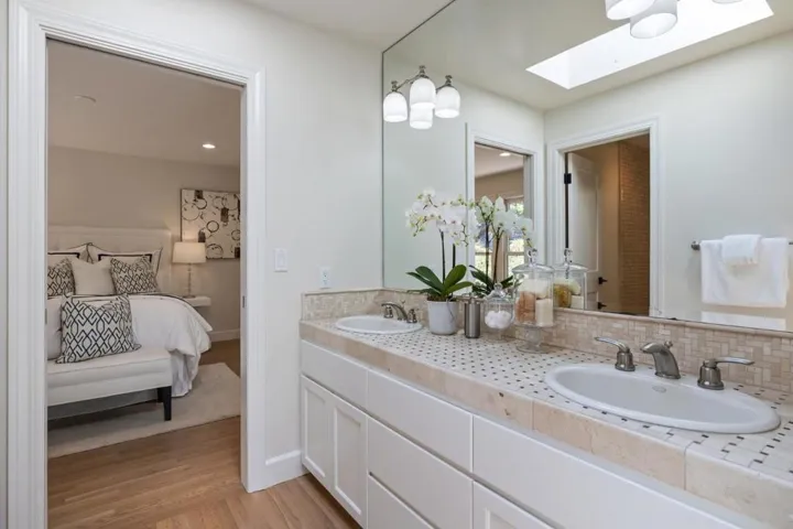 12195 Altamont Court, Los Altos Hills, California 94022