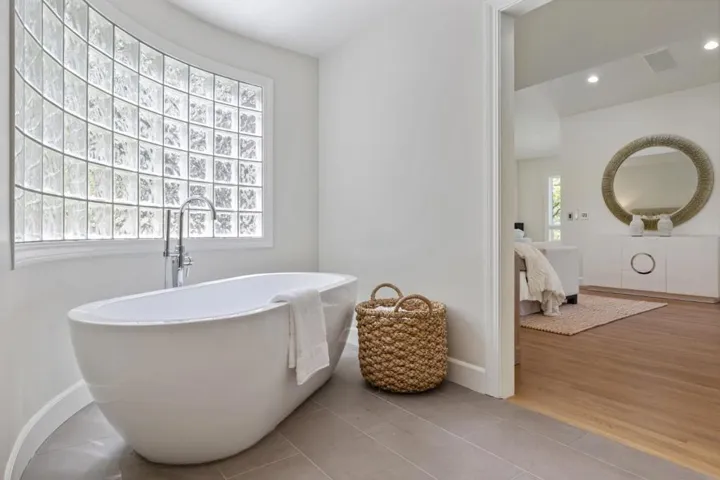 12195 Altamont Court, Los Altos Hills, California 94022