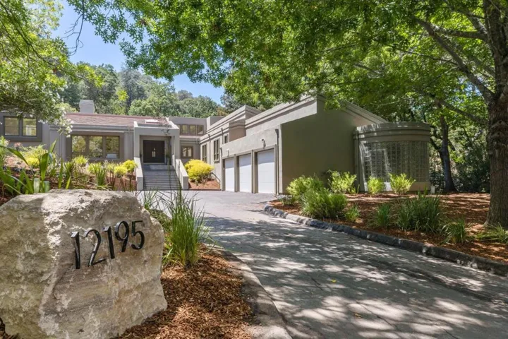 12195 Altamont Court, Los Altos Hills, California 94022