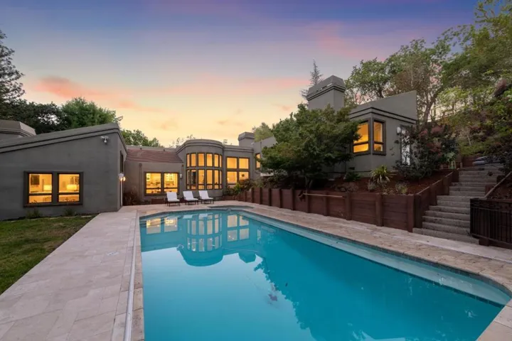 12195 Altamont Court, Los Altos Hills, California 94022