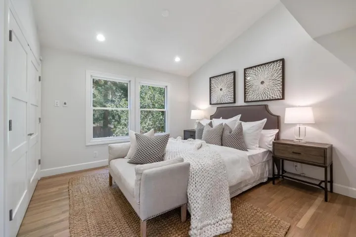 12195 Altamont Court, Los Altos Hills, California 94022
