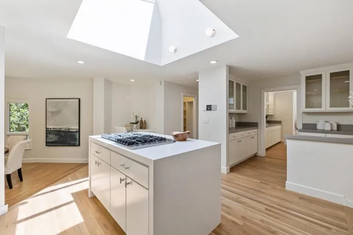 12195 Altamont Court, Los Altos Hills, California 94022