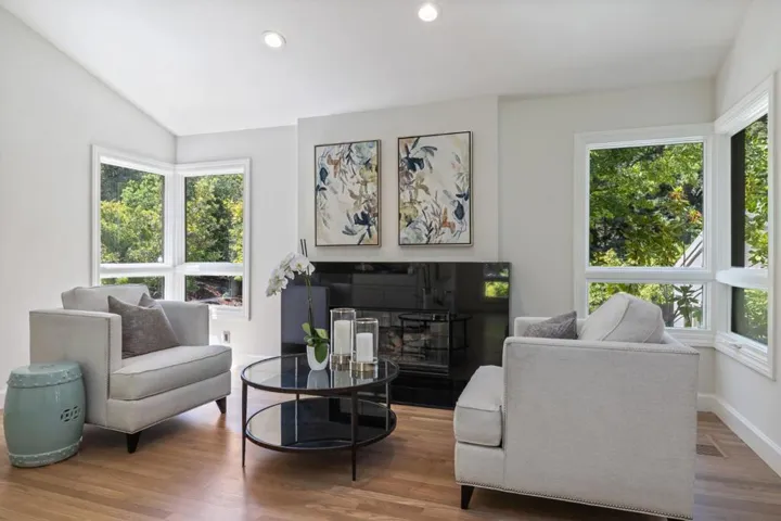 12195 Altamont Court, Los Altos Hills, California 94022