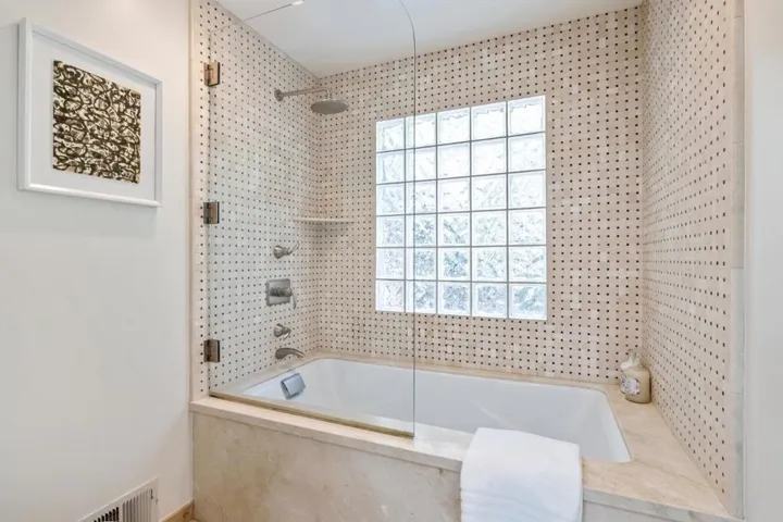 12195 Altamont Court, Los Altos Hills, California 94022