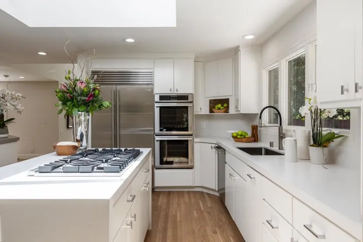12195 Altamont Court, Los Altos Hills, California 94022