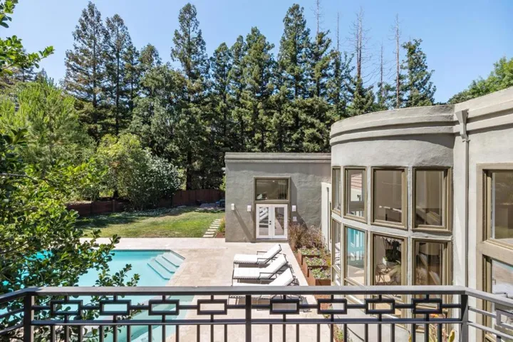 12195 Altamont Court, Los Altos Hills, California 94022