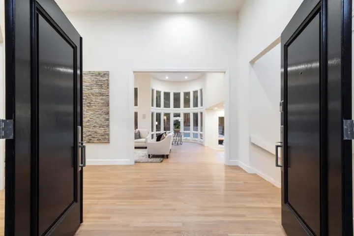 12195 Altamont Court, Los Altos Hills, California 94022