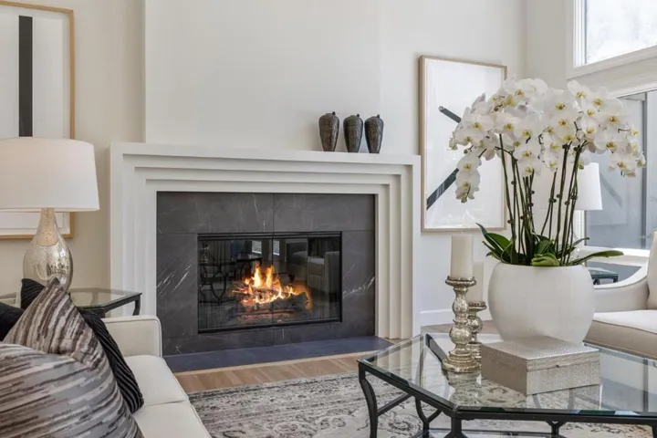 12195 Altamont Court, Los Altos Hills, California 94022