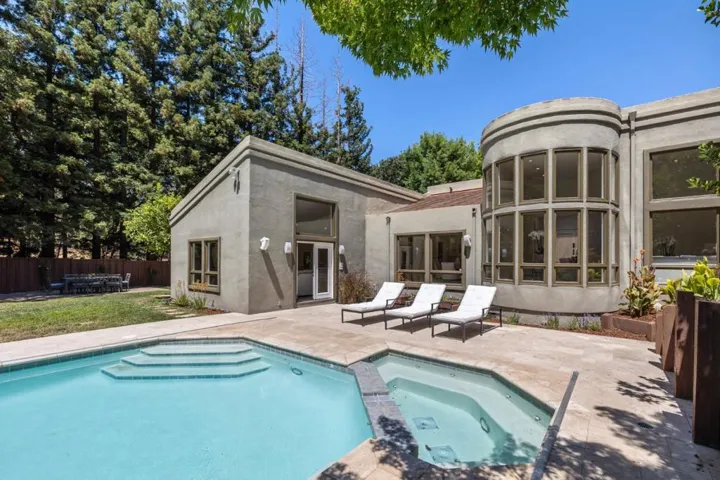 12195 Altamont Court, Los Altos Hills, California 94022