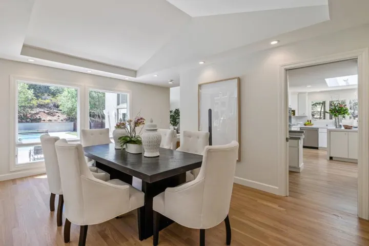 12195 Altamont Court, Los Altos Hills, California 94022