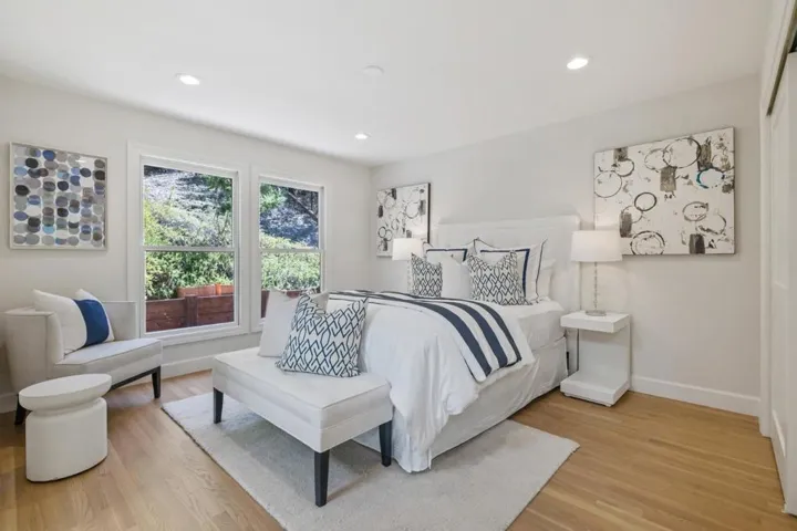 12195 Altamont Court, Los Altos Hills, California 94022