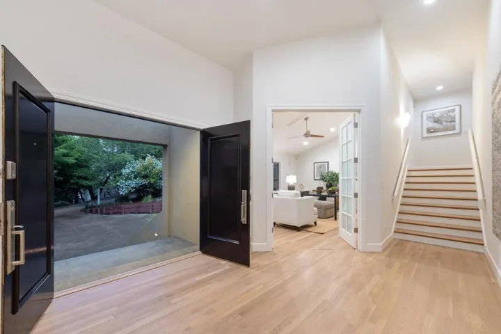 12195 Altamont Court, Los Altos Hills, California 94022