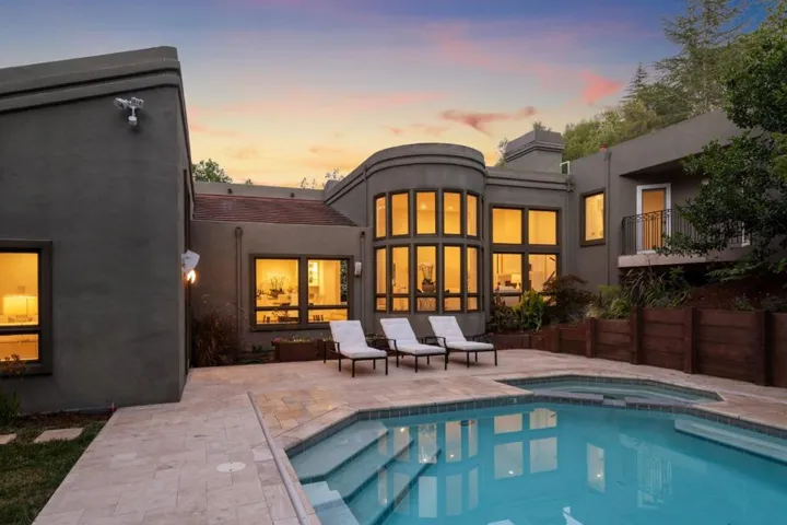 12195 Altamont Court, Los Altos Hills, California 94022