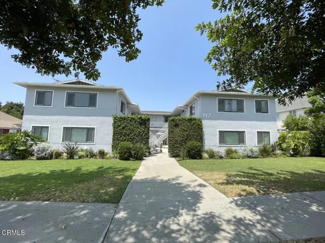 117 Ivy front center